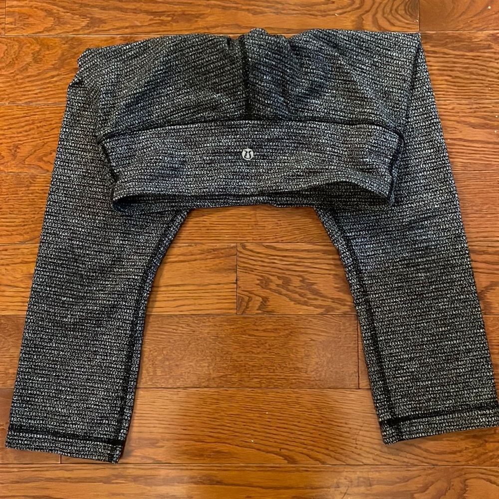 Lululemon grey herringbone print leggings size 8, like 6